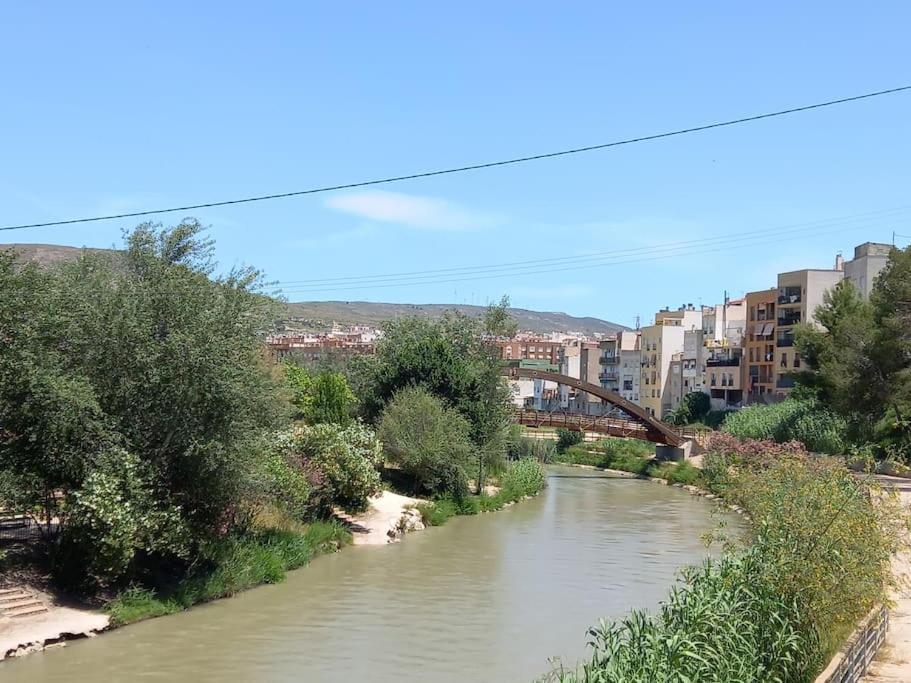 Apartamento Tranquilo Cerca De Zonas Verdes ثيثا المظهر الخارجي الصورة