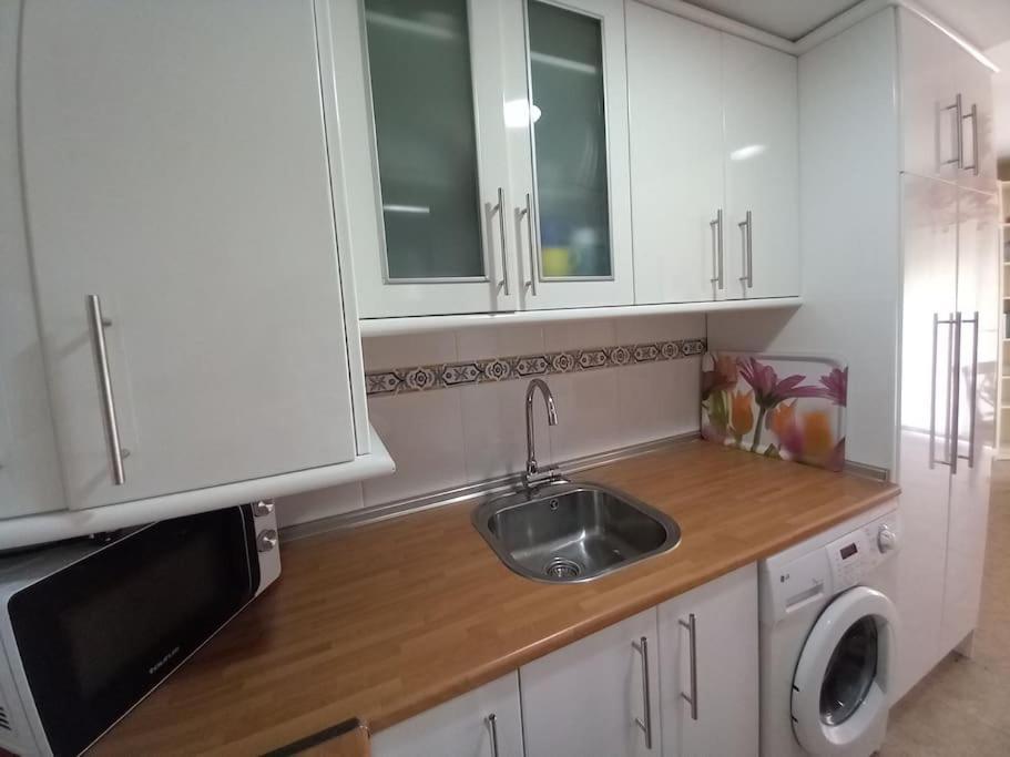 Apartamento Tranquilo Cerca De Zonas Verdes ثيثا المظهر الخارجي الصورة